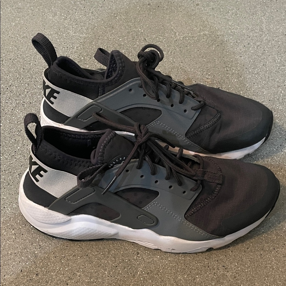Nike Air Huarache Charcoal and Light Gray Athletic Shoes
